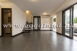 Expat Community House with Spacious Kitchen in Clear Water Bay