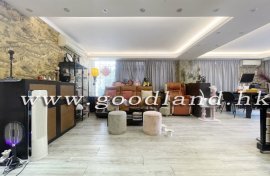 【Sai Kung Village House For Sale】3-BR 2-Suite Fenced Garden